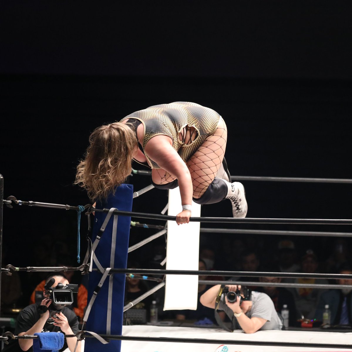 KurogoMinamoto's tweet photo. #スターダム
#ジャン叫
4.1 名古屋国際会議場イベントホール
SWA世界選手権試合
#Viperv バイパーvs #ジャングル叫女
リバーススプラッシュ、ミチドラⅡ
これだけくらっても切り返す‼
ついに覚醒モード突入ーーーー⤴ https://t.co/yQyANJ2Yxg