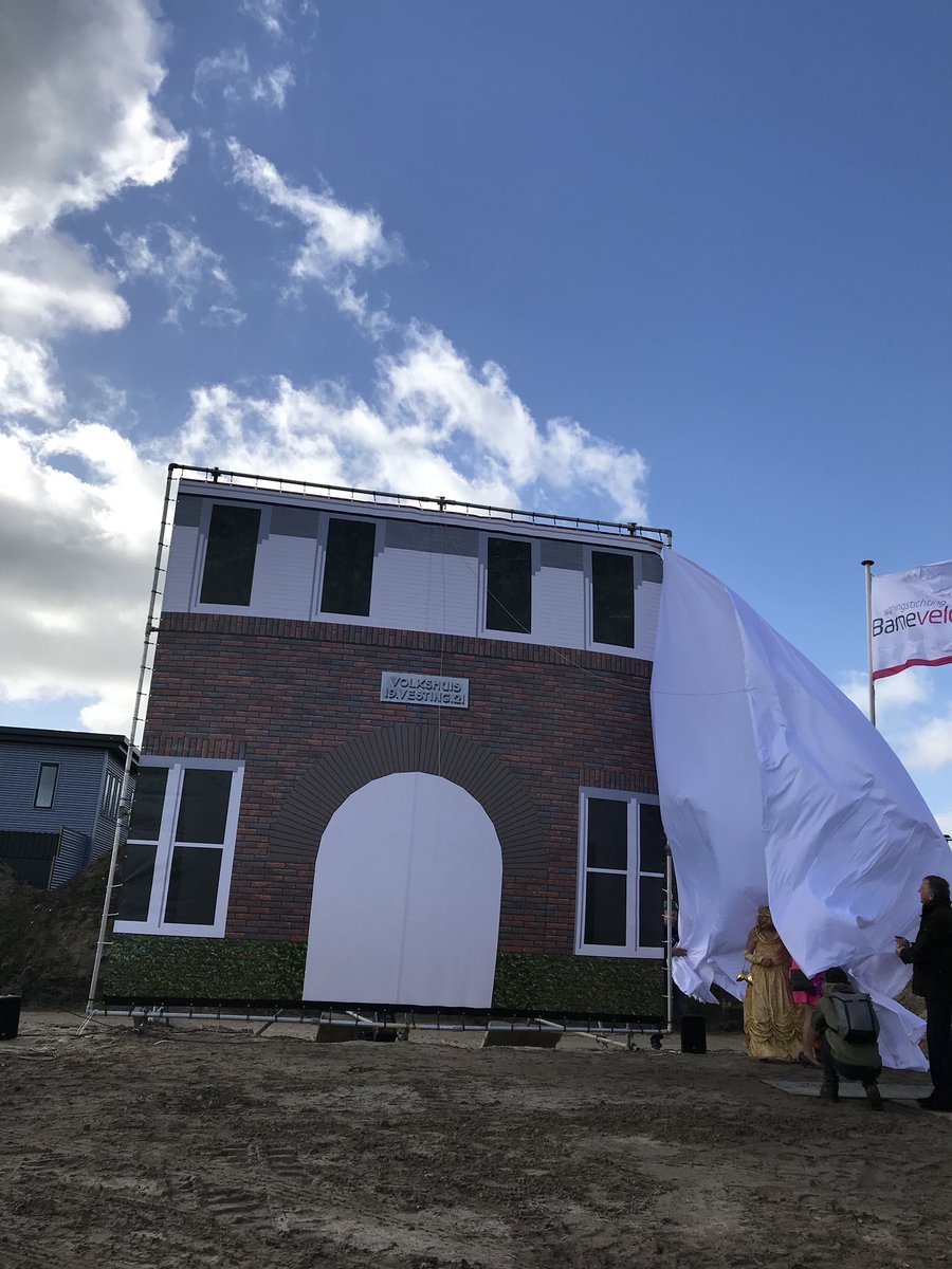 wstgbarneveld's tweet photo. En zie hier een impressie van de nieuwe poort aan het #julianaplein #startbouw #barneveld koninklijk onthuld https://t.co/Umg3crYHu5