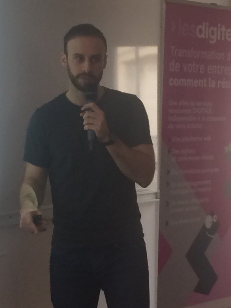vallevysback's tweet photo. Journée e-commerce au showroom @lesdigiteurs avec @njchevalier et @idagir pour commencer.
Quel succès malgré les grèves ! N’en jetez plus... https://t.co/uwHvEkESyI