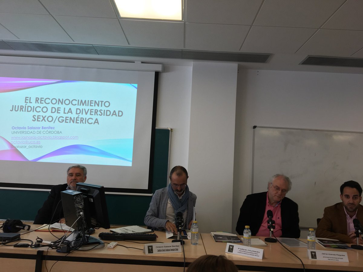 fanigrande's tweet photo. Mesa sobre aspectos médicos y jurídicos en #Trans18 Empieza @salazar_octavio en @PeriodismoUCLM @uclm_es https://t.co/OGzBiS9iVh