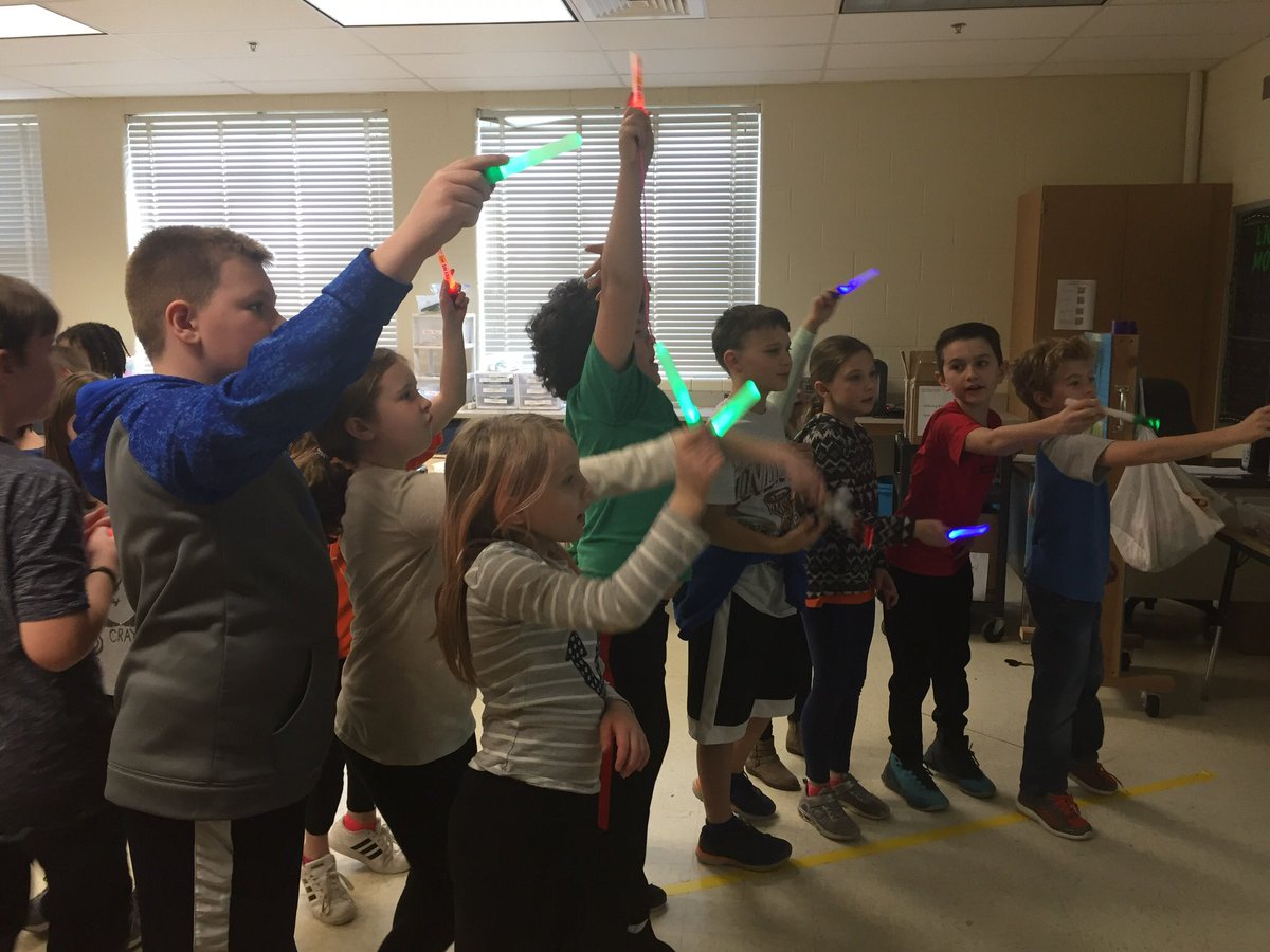 ErikaHerman14's tweet photo. Maker Faire fun! #HESMF18 @PeggyKoenig @JenMLynch @Hillcrest_BCPS https://t.co/qjD3G9ed5l