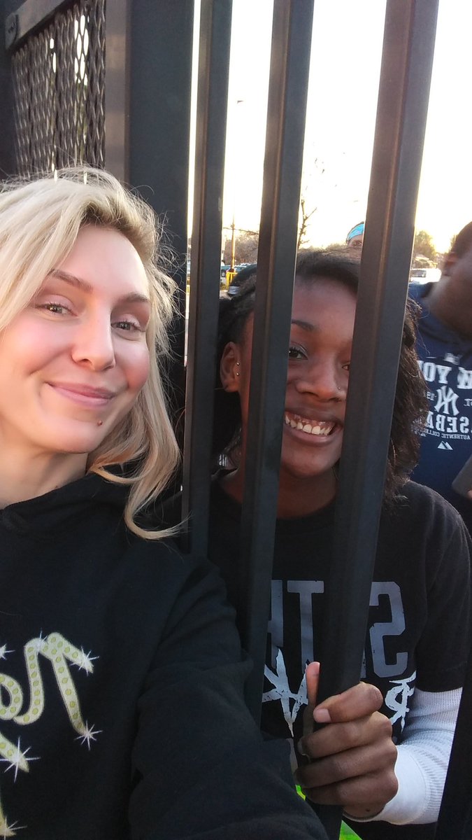 Billierooters1's tweet photo. Happy birthday @MsCharlotteWWE I can't wait to meet u again and hopefully face u in the ring. Have a amazing day and #DoItWithFlair ❤😍💐🎊🎉🎁🎂🎈 https://t.co/SuAGWoLOcG