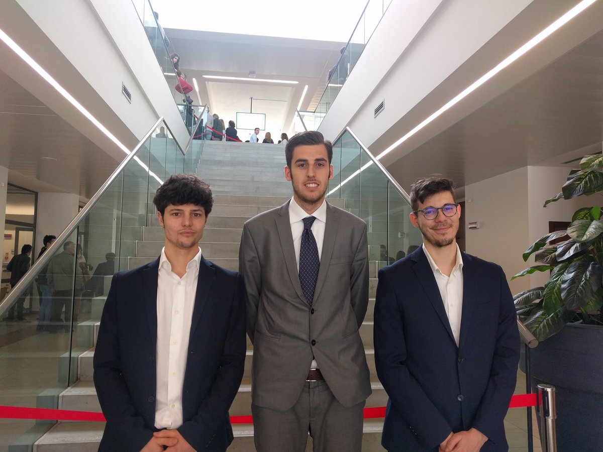 UniVerona's tweet photo. Carlo Tosi e Davide Coppola sono i vincitori del premio per il #neolaureato dell'anno dell'#Alvec per #economiaecommercio a #Vicenza Silvester Kokoli è il terzo classificato per il concorso "Scrivi un articolo tratto dalla tua tesi" https://t.co/413cd9Srab