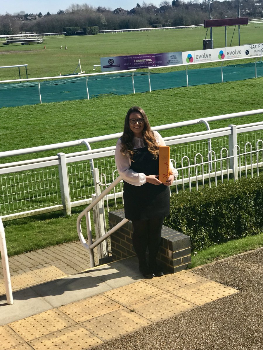 ERRECRUITMENT1's tweet photo. Our #Recruitment Consultant @KatyEdge is the #Employee of the Quarter! Well deserved! We hope you enjoy hour bubbles in the glorious weather! ππ₯ #TeamPurple #TeamIncentives π https://t.co/Yjy5Oc90Nn