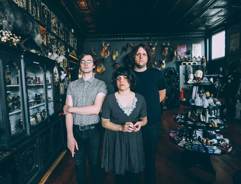 R5Productions's tweet photo. *TONIGHT* at Union Transfer : WKDU 91.7FM Presents SCREAMING FEMALES w/ THOU & HIRS ! 7:30pm * $18 * All Ages !
https://t.co/2DQthgmMxD https://t.co/0pmLQ39zzm