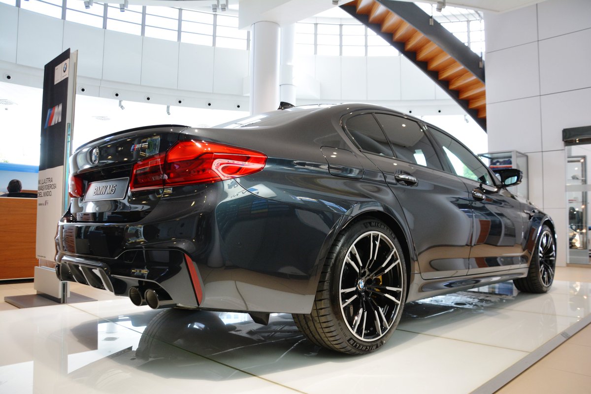 BMWBertolin's tweet photo. Así de espectacular luce ya el nuevo @bmw #M5 en nuestra exposición de General Avilés. ¿Quieres venir a conocer a la berlina más potente, tecnológica y deportiva del momento? (600 CV | 750 Nm | 0-100 kmh: 3,4 s | 305 km/h vel.máx) https://t.co/jllTNdrjUv