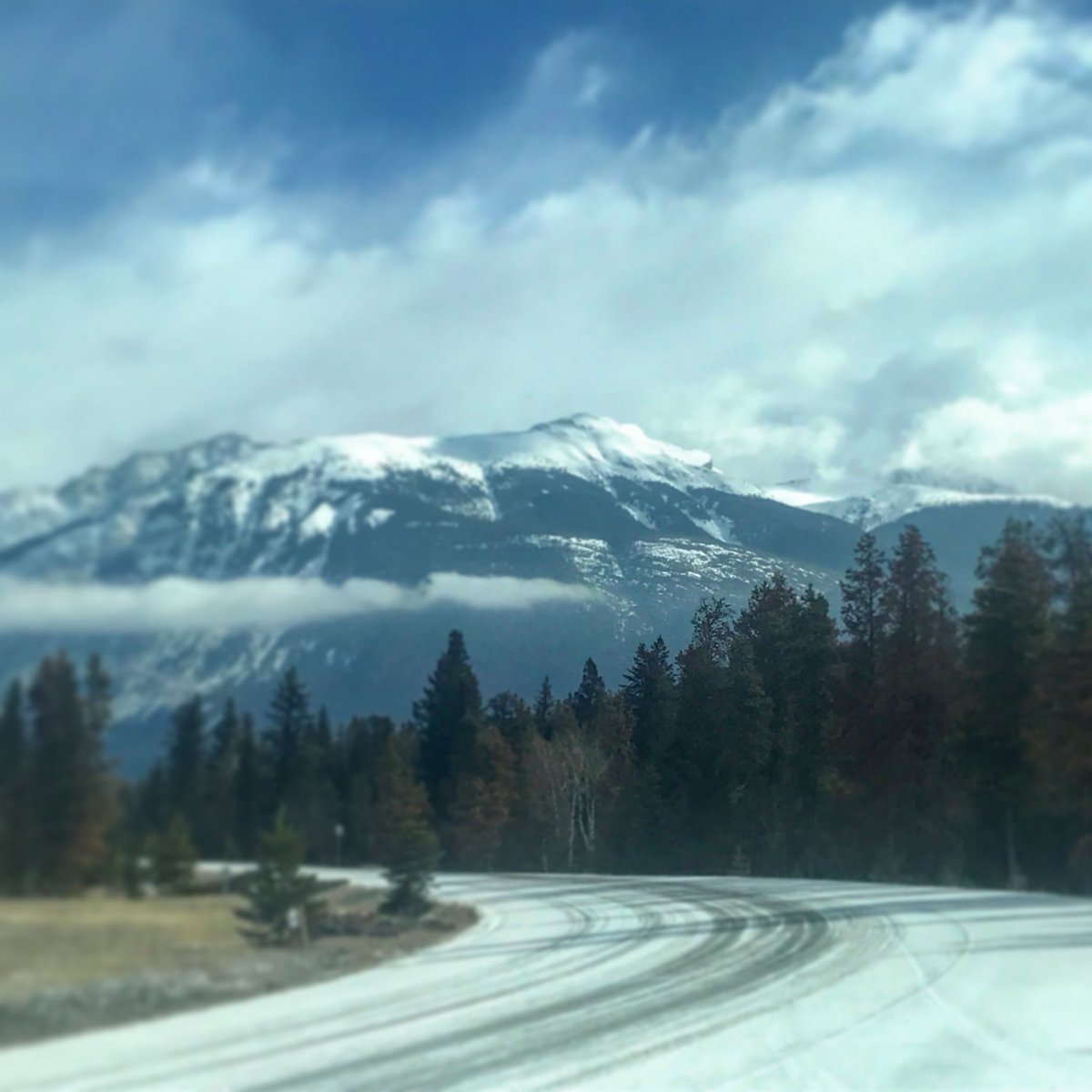 jasper_half's tweet photo. Expect & prepare for cooler temperatures at this yearโs @jasperhalfmarathon ! Although with views like these, you probably wonโt notice โค๏ธ๐โ๏ธ @multisportscanada @tourismjasper @fairmontjpl @ParksCanada @jaspernationalpark #jasperhalf #jasperhalfmarathon #runjasper #myjasper https://t.co/reht4uq7H1