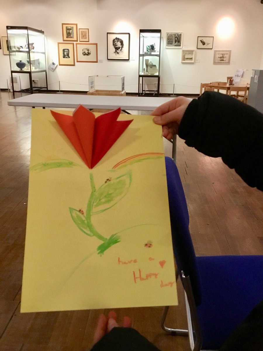 MuseumandArt's tweet image. A visitor to #easterworkshop taught me how to make #Origami #flowers #learnsomethingnew #sopretty #museumassistantsmoment