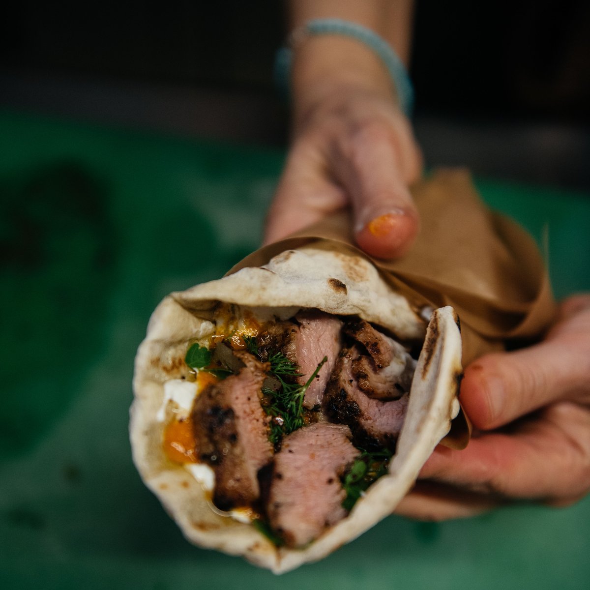 Doner agneau grillé, légumes marinés, yogourt et sauce tomate. Nous sommes ouverts pour le lunch aujourd'hui et demain, de 11h30 à 14h30. / Grilled lamb doner, pickled veggies, yogurt and tomato sauce. We're open for lunch today and tomorrow, from 11:30am to 2:30pm. #Montreal