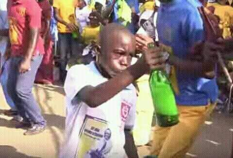 Aujourd'hui avec la montée grandissante des dérives observées dans certaines officines religieuses ,l'intérêt s'impose de lancer le débat au terme d l'article 24 de la constitution.A titre illustratif:le #Rwanda a procédé à la fermeture de 714 églises pour non conformité à la loi