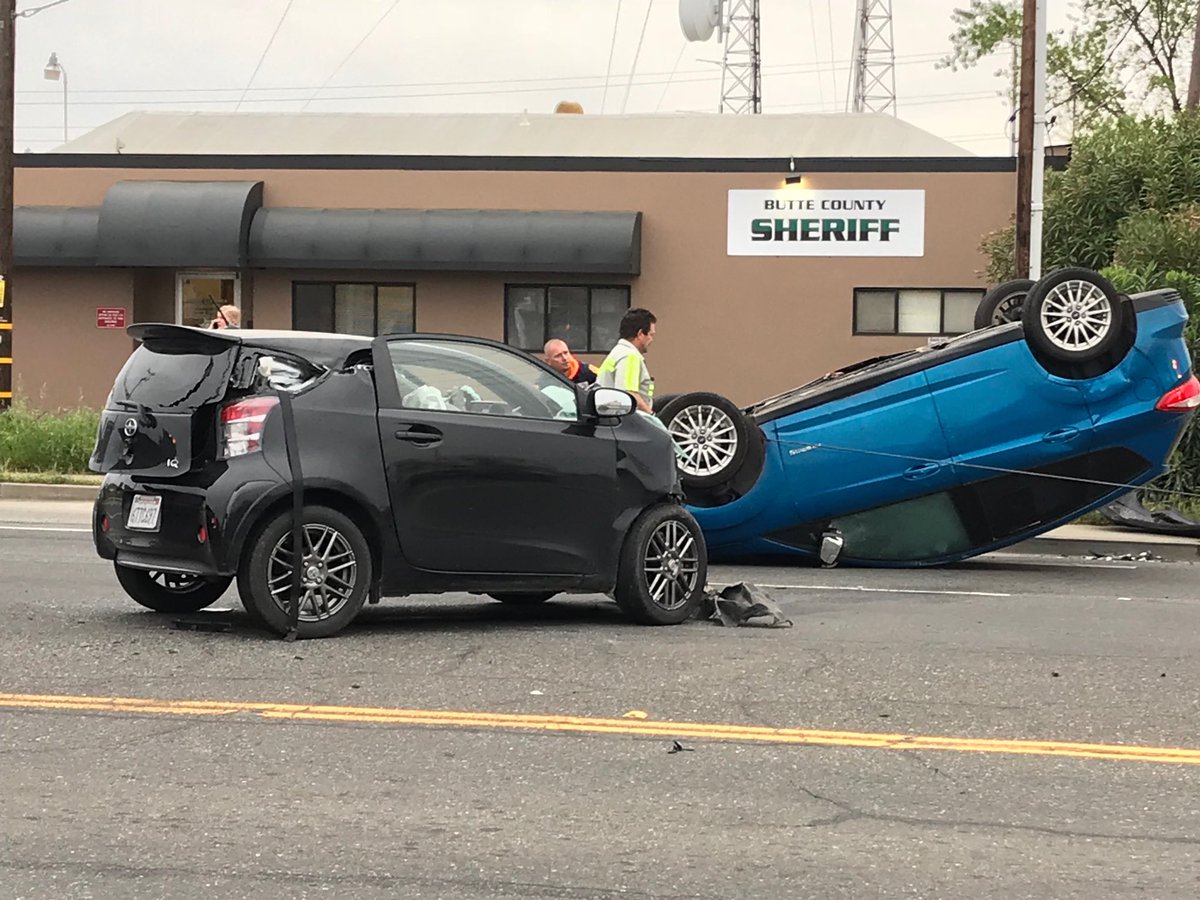 LauraUrseny's tweet photo. Blue car coming out of Dutch Bros and black car collided. driver of black car had minor injuries per #chicopolice https://t.co/fKSTZeg3o1