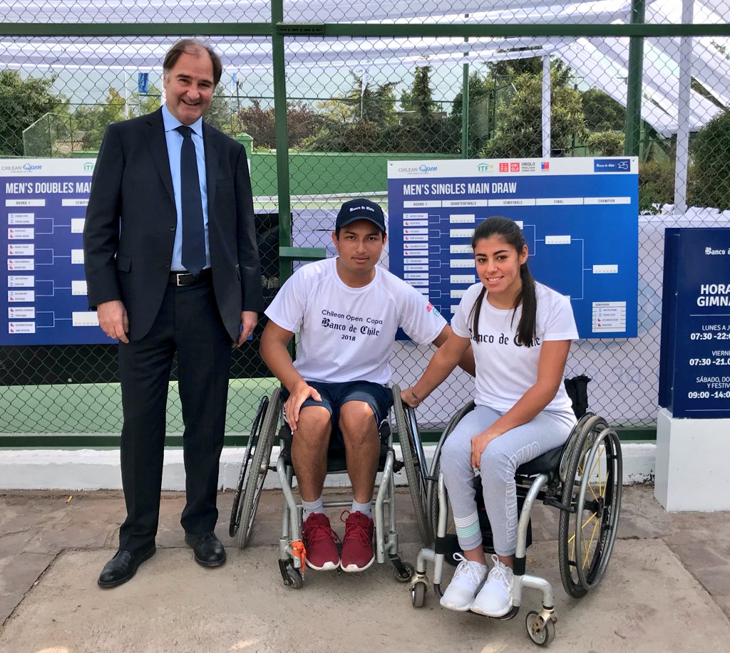 Teleton's tweet photo. El campeonato de Tenis en Silla de Ruedas más antiguo de Sudamérica se juega en #Chile!! 🎾♿️ Y hoy inauguramos una nueva versión junto a grandes exponentes de nuestro país!! #VamosChile @bancodechile @MacaCabrillana @aacs1107 #ChileanOpen https://t.co/R4mMNGuZpN