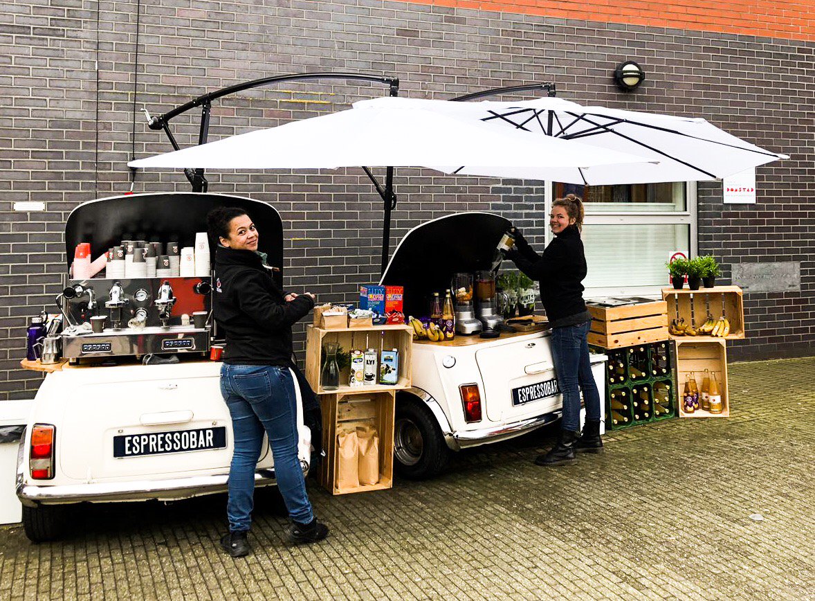 Heerlijke verse smoothies en romige cappuccino’s van deze top barista’s! Ze maken het met liefde voor de congresbezoekers van <a href="/HOEZOcongres/">HOEZO!</a> ! in de enige echte #domstad