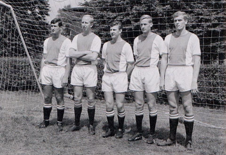 OldFootball11's tweet photo. #Ajax players #SjaakSwart #HenkGroot #CoPrins #KlaasNuninga and #PietKeizer (1965/66)
📷 Hans Steinmeier / Anefo https://t.co/UeNVYWYhcE