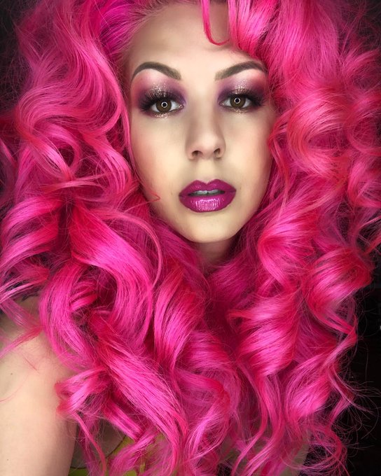 Watch Annalee Belle's leaked NSFW photo on TwXstars