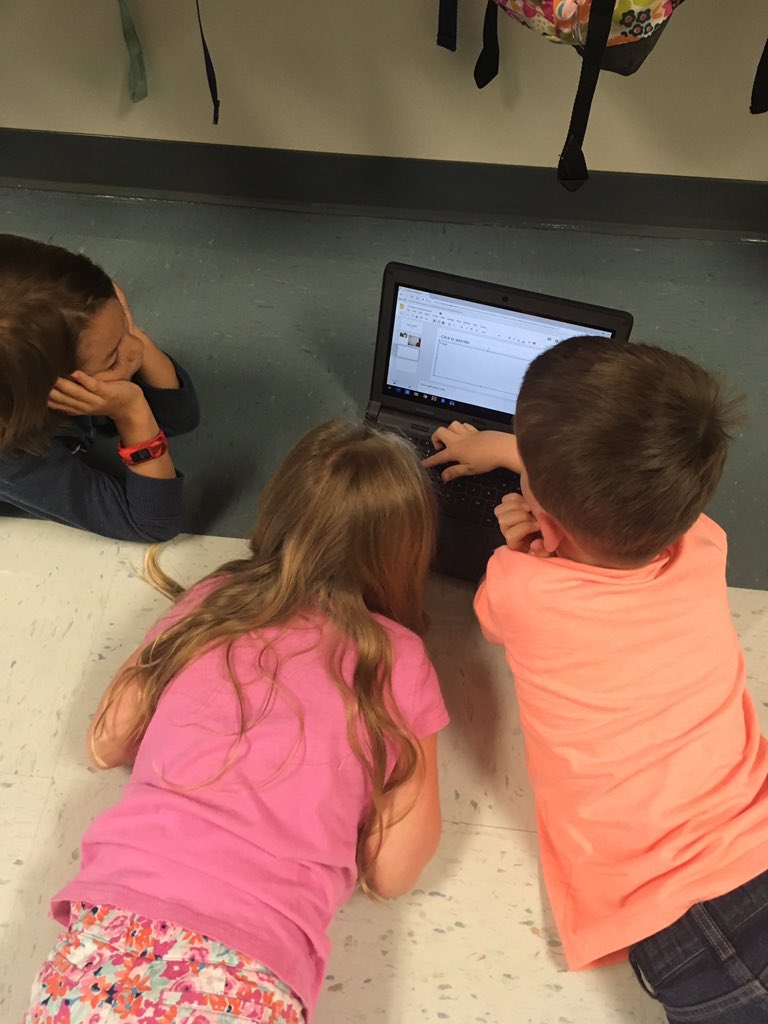 Peer tutoring on google slides! #LeadGrowServe #kindertechies @ElementaryFord