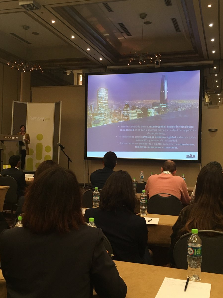 CAP_CL's tweet photo. Macarena Rojas, ejecutiva de @CAP_CL expone en #HRMining 2018 sobre cómo avanzar de la gestión del clima a la gestión del compromiso ambiental, social y gobierno corporativo. #CreamosFuturo @mariaelenasanz https://t.co/FnuEsDUJZl