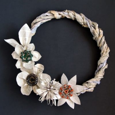 CraftHackers1's tweet photo. #DIY: Upcycled Paper Wreath https://t.co/qTix6MkNEj https://t.co/d8Q9seqFyO