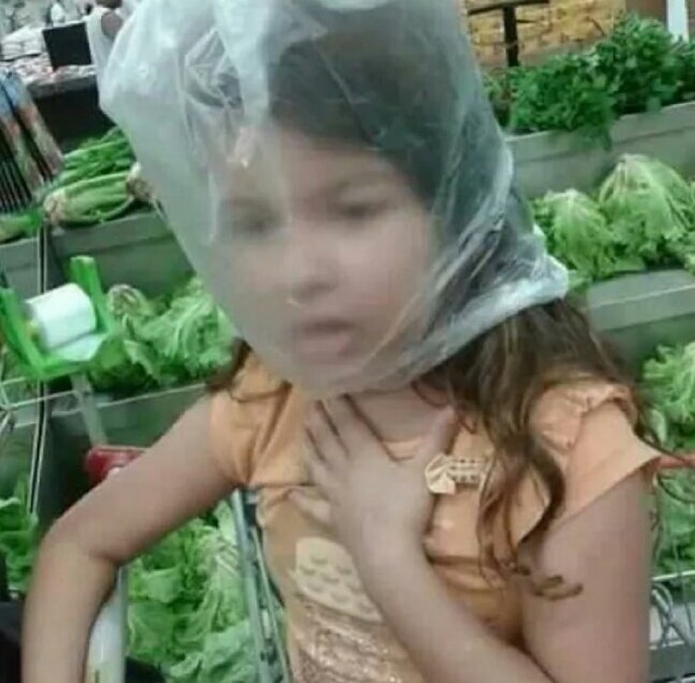 tedputaao's tweet photo. Quando vc mostra uma foto no seu celular pra sua mãe e ela vai mudando as fotos https://t.co/kIsFgBKas9