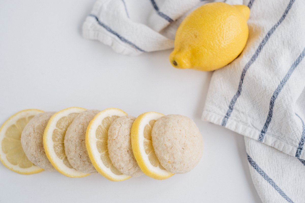 RogersFoods's tweet image. These cookies are easy peasy lemon squeezy 🍋. 

Recipe: rogersfoods.com/recipe/touch-l…

#MadeWithRogers #LemonCookies #Lemon #Citrus