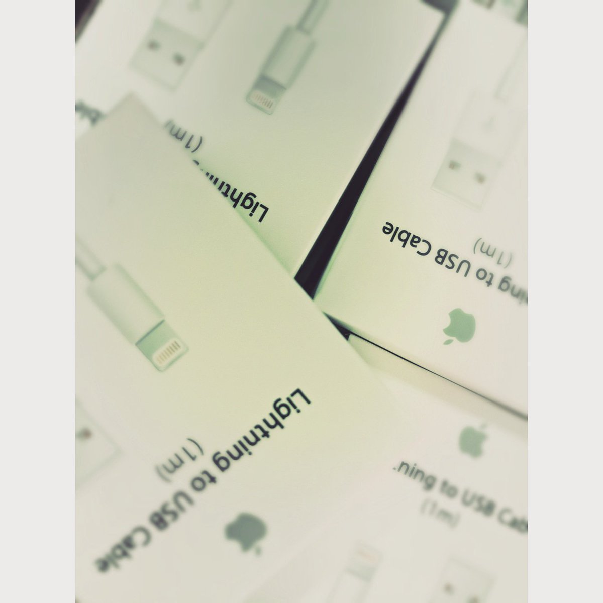 FedTronix's tweet photo. OEM lightning cables now in stock, keep your device safe and avoid cheap knockoff cables.

#Fedtronix #iphone #batteryreplacement #apple #phonerepair #android #charger #macbook #macbookpro #awsome #sevice #gorillatech #windows10 #cool #technology #open #comenow #deals #local https://t.co/j4FDZUKVIW