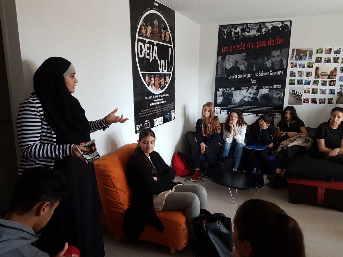 PascalCabaret's tweet photo. Rencontre et prises de vue des membres de @LBS_31 par les élèves du #lyceerivegauche de #Toulouse. Une association jeune et déjà indispensable qui sait faire partager sa passion pour la création cinématographique et les #medias. Une pépinière de talents dans le quartier #reynerie https://t.co/zRRsc1v2a7