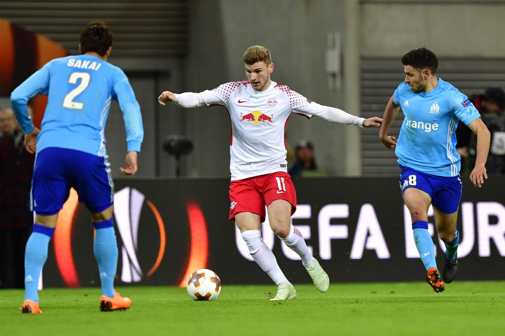 UEFAcom_de's tweet photo. Halbzeit!
#RBLOM 1:0 - @timowerner eiskalt. ❄
#LAZFCS 1:1 - #Berisha per 11m. 😎
#AFCvCSKA 4:1 - @aaronramsey on 🔥
#AtletiSporting 2:0 - Blitzstart (Koke, 22 Sek.)! ⚡
#UEL LIVE 👉 https://t.co/q6tmfw6el0 https://t.co/LHJZZCmg2X