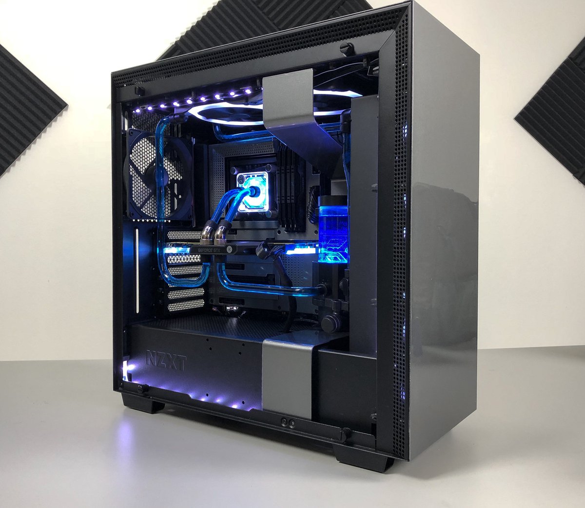 Only 3 days left to enter our #GIVEAWAY You have a chance to win this custom PC with a @nvidiageforce GTX 1080 Ti and hardware from our friend’s <a href="/NZXT/">NZXT</a> and @ekwaterblocks

Enter here: bit.ly/2IvE36u
