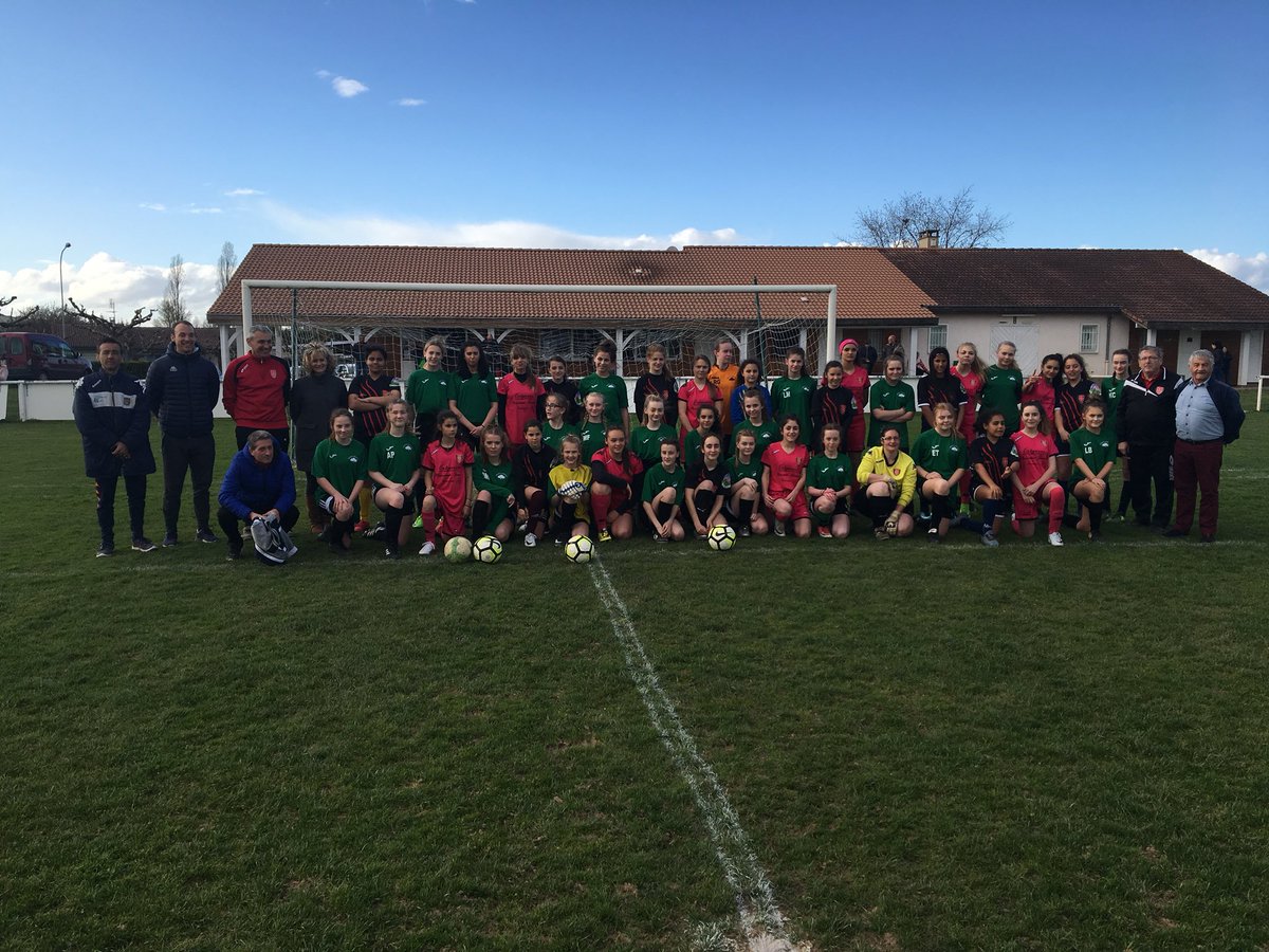 IdsallSport's tweet photo. U15 girls squad #france #sportstour #fixture1 https://t.co/w9zzGVngke