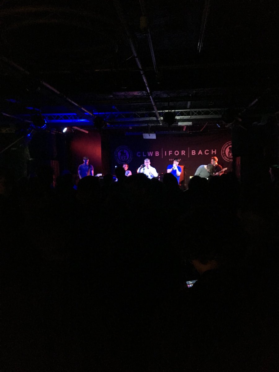 MintysGigGuide's tweet photo. It’s pretty rad to see so many people out in force supporting the local music scene this evening @ClwbIforBach @TheBigGig1. YES #CARDIFF! 👌

Tough choice on a clear winner for me so far though...😱

Give every band £100 @PMTHouseOfRock 😂😂😂 - could buy a couple of kazoo’s! https://t.co/IaJss1izju