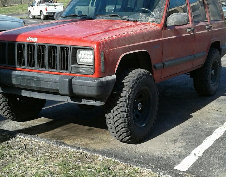 Jeepalvarez's tweet photo. #JeepLife my old #XJ got some new shoes https://t.co/vYAODeO2Nl