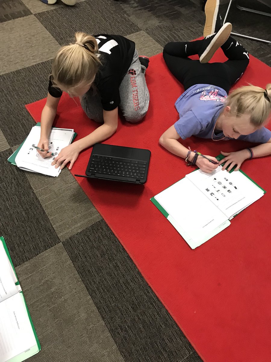 stephenson_adm's tweet photo. Using a simulation app to discover devices that have electrical energy as an input energy form. #smartscientists #collaboration #NGSS 💡 https://t.co/2jBwPWCJIp