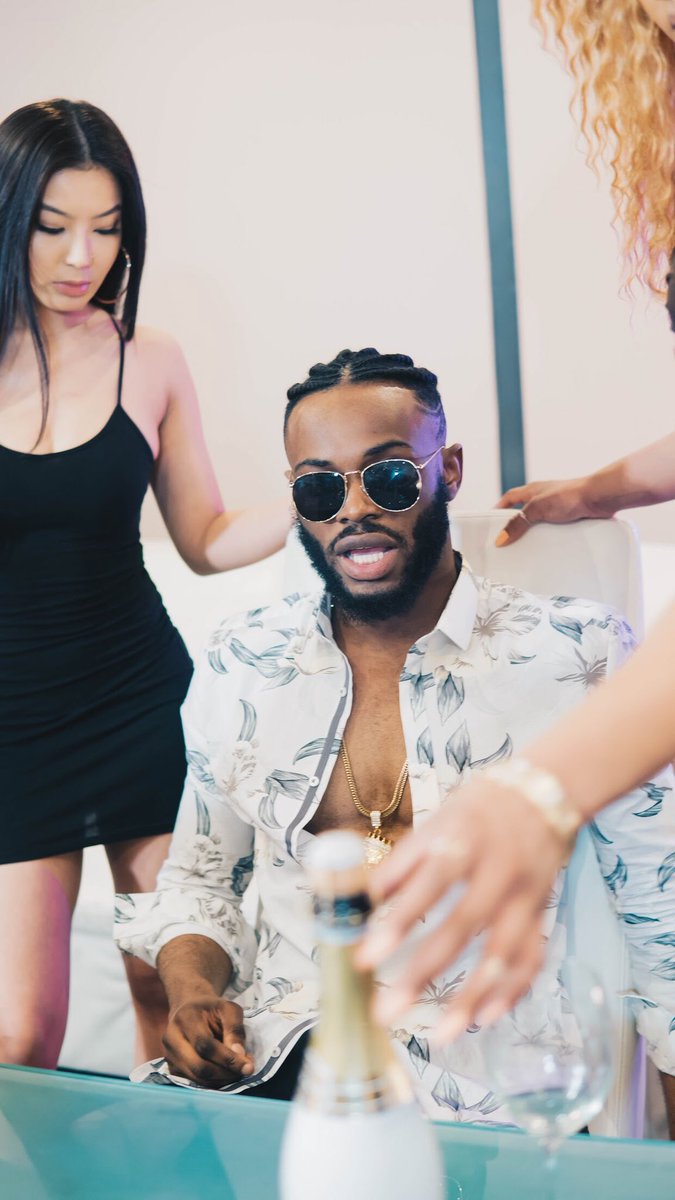 Gambimi's tweet photo. Tonight, I’m Feeling #Stylish New Music On The Way #StylishGuy 😎
Cc:@itswavygang https://t.co/JuRhJpmmNx