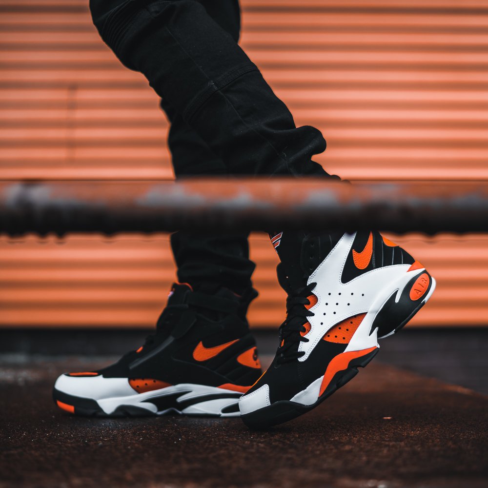Calumnia Bombardeo política SNIPES_USA on Twitter: "R U S H O R A N G E @Nike Air Maestro 2 LTD 'Rush  Orange' Available online &amp; in all stores SAT 4/7.  https://t.co/P6XwwVpicg https://t.co/wwxxLJm4yZ" / Twitter