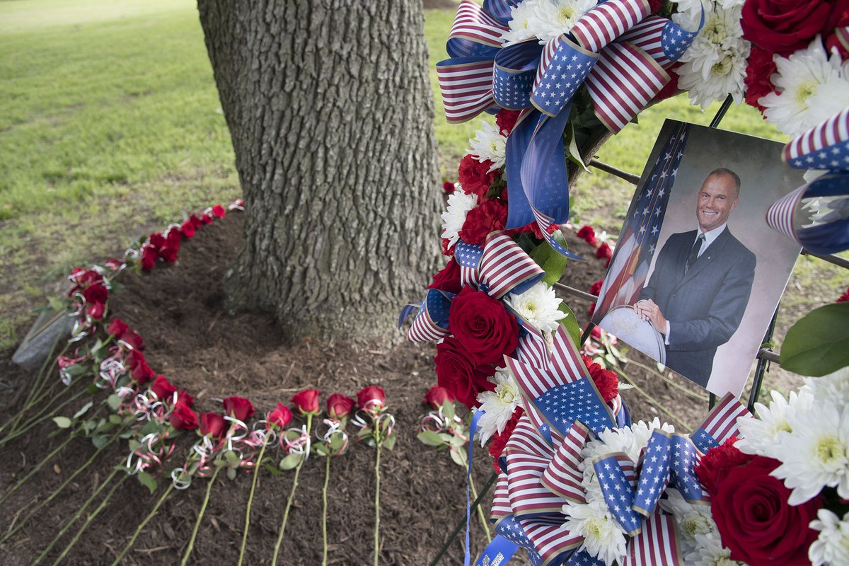NASA_Astronauts's tweet photo. Today we honored John Glenn Jr., the first American to orbit the Earth, with a special memorial service and tree dedication ceremony. Glenn, a former astronaut and U.S. senator, was one of @NASA's original 7 Mercury astronauts. A hero to so many, his legacy lives on. https://t.co/asK0WBJpeX