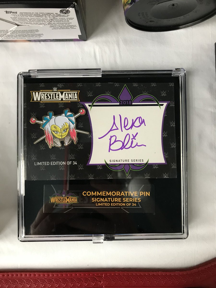 Just bagged myself this ring mat and limited pin badge signed by the #GoddessOfWWE @AlexaBliss_WWE at the Wrestlemania Superstore 😍 #FiveFeetOfFury @WrestleMania @WWEUniverse @WWEShop