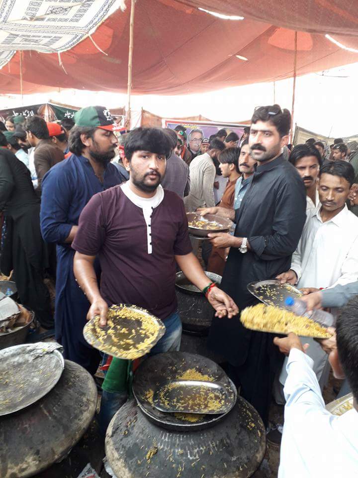 NadeemJatoi16's tweet photo. #Quaide awaam shaheed zulfiqar Ali Bhutto 39 Death anversery distrebution lunch for PPP Distt Hyderabad camp at Ghari khuda bux Bhutto https://t.co/q9zyhPvATU