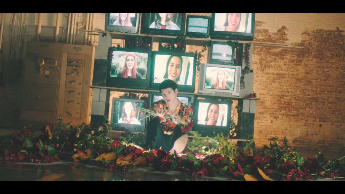 averyxoxoxo's tweet photo. go watch @goodygrace new music video:):):) https://t.co/EFsYj2MJKm https://t.co/VJrTlh9Ih4