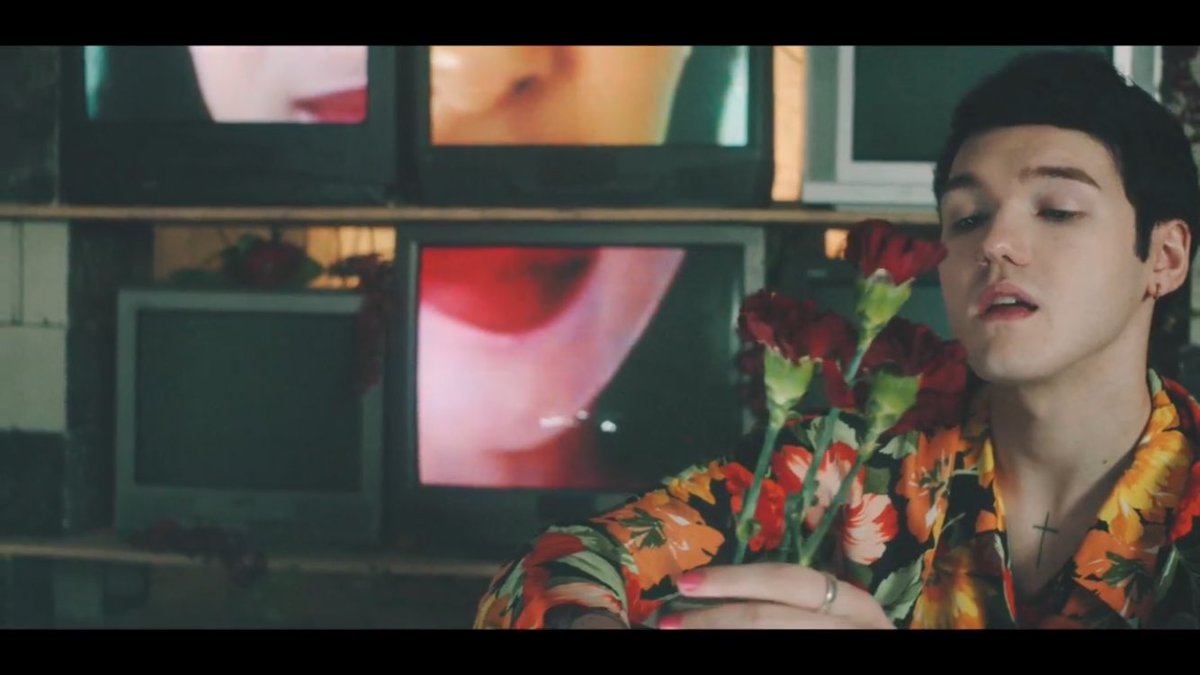averyxoxoxo's tweet photo. go watch @goodygrace new music video:):):) https://t.co/EFsYj2MJKm https://t.co/VJrTlh9Ih4