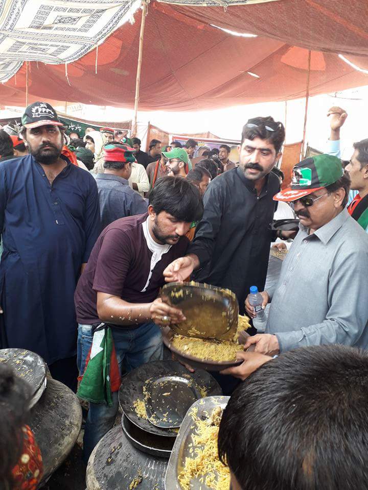 NadeemJatoi16's tweet photo. #Quaide awaam shaheed zulfiqar Ali Bhutto 39 Death anversery distrebution lunch for PPP Distt Hyderabad camp at Ghari khuda bux Bhutto https://t.co/q9zyhPvATU