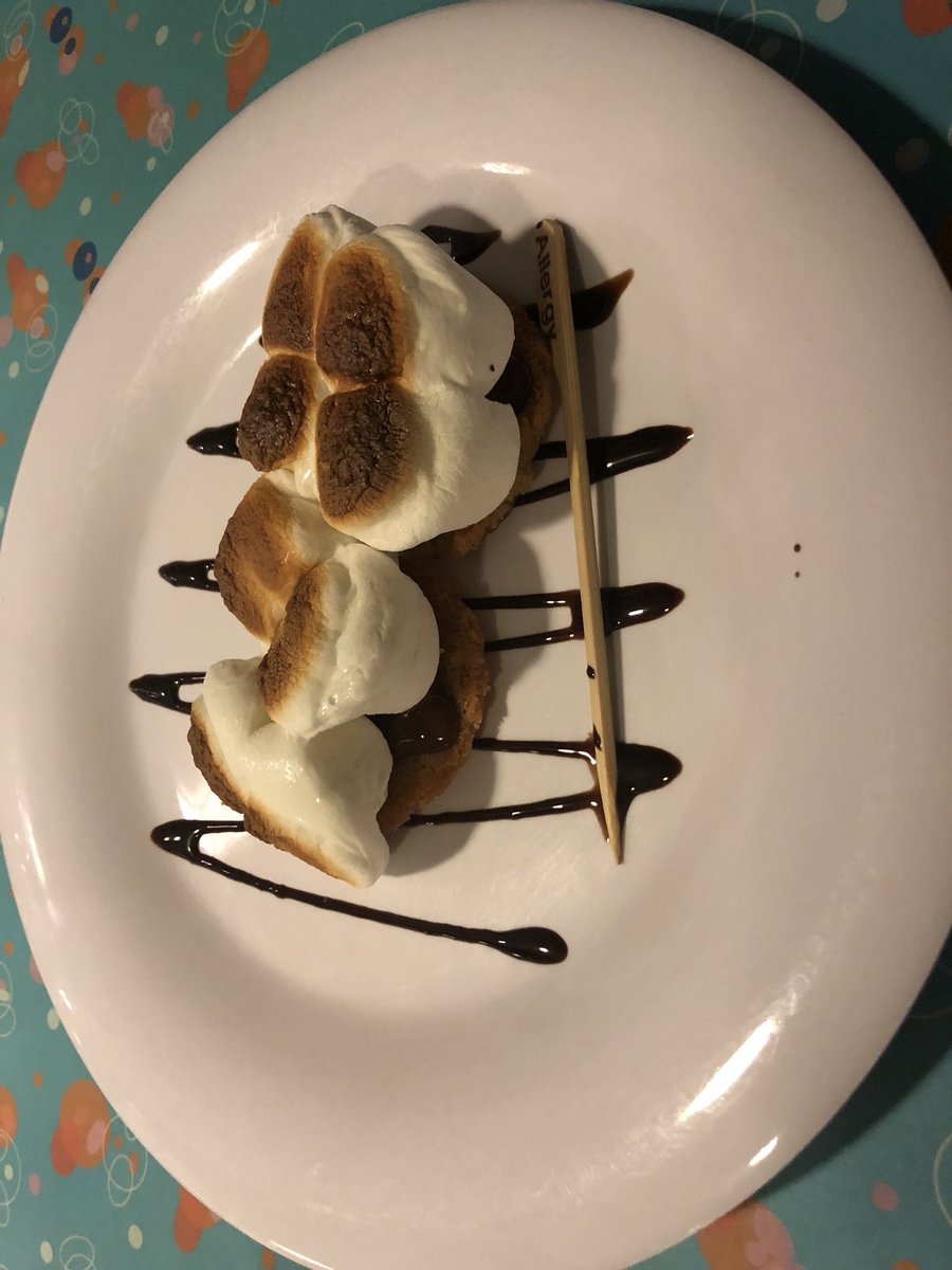 whats4GFdinner's tweet photo. We finished our @Disney vacay yesterday w/a bang! Park hopped from @AnimalKingdom to @WDWHS to enjoy our last dinner &amp; Favorite yummy #GFDFdessert at the Primetime 50’s cafe! Yes those are @enjoylifefoods S’mores! #GFDisney #GFVacay #GFSpringbreak2018 #GFandthensome #AllergyAware https://t.co/mjagLfbrgU
