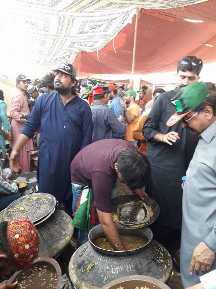 NadeemJatoi16's tweet photo. #Quaide awaam shaheed zulfiqar Ali Bhutto 39 Death anversery distrebution lunch for PPP Distt Hyderabad camp at Ghari khuda bux Bhutto https://t.co/q9zyhPvATU