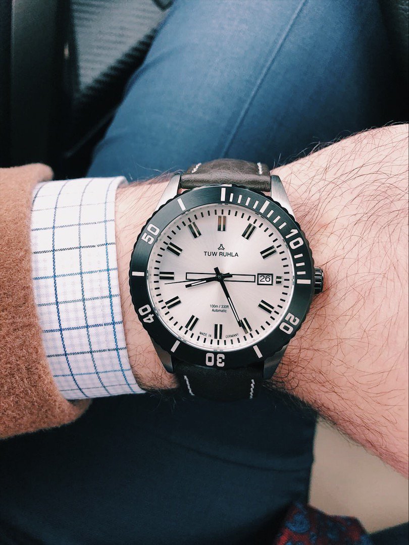 TheWatchGang's tweet photo. Time for another Black Tier #giveaway! To enter, 1) RT and tag a friend who is always running late 2) Make sure you are both following us 3) Tune in tomorrow to our live #Rolex giveaway when we'll announce the winners! (📸: @NickGetek) https://t.co/7Y9UazWXTY