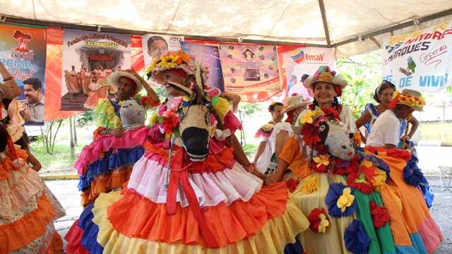 salainass's tweet photo. #Inass desarrolla actividades de recreación y sano esparcimiento en cada uno de sus centros para atender a los adultos mayores @NicolasMaduro @magallyvina https://t.co/OyPz4LRhl4