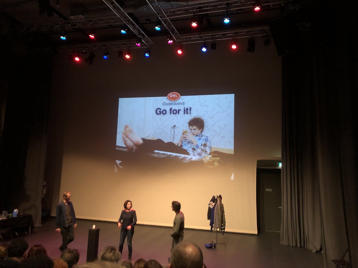 Heel hard lachen tijdens een ouderavond, dat kan dus #zelfspot #ouders #pubers #motiveren #theatercollectief @DNLouderavond <a href="/AmadeusLyceum/">Amadeus Lyceum</a>