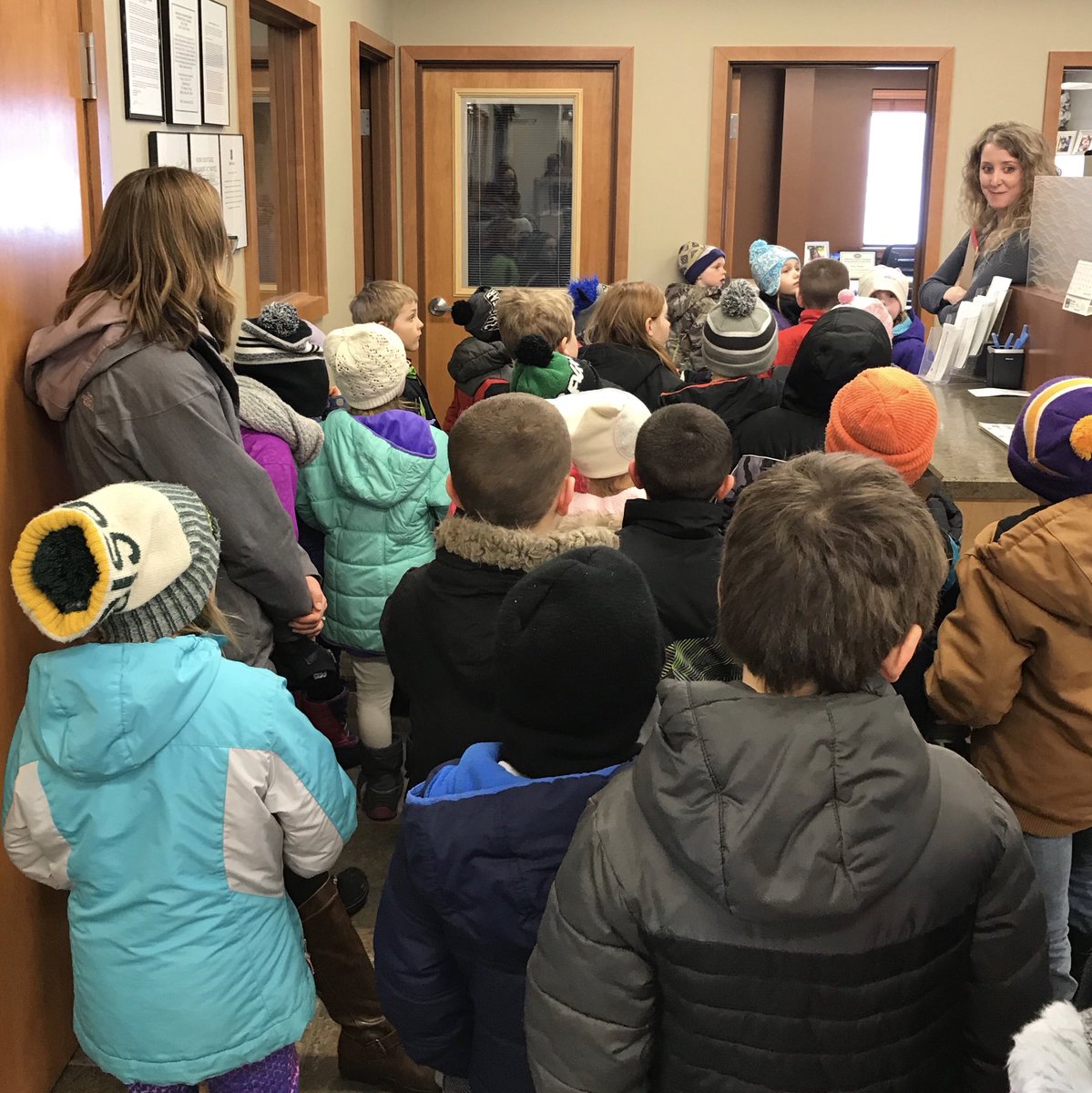 AubreeMart's tweet photo. Today is going down in the record books as one of my favorite days @MidwestBank! Showing our #Barnesville 1st Graders about banking! #ILoveMyJob https://t.co/pObDqqGHC4