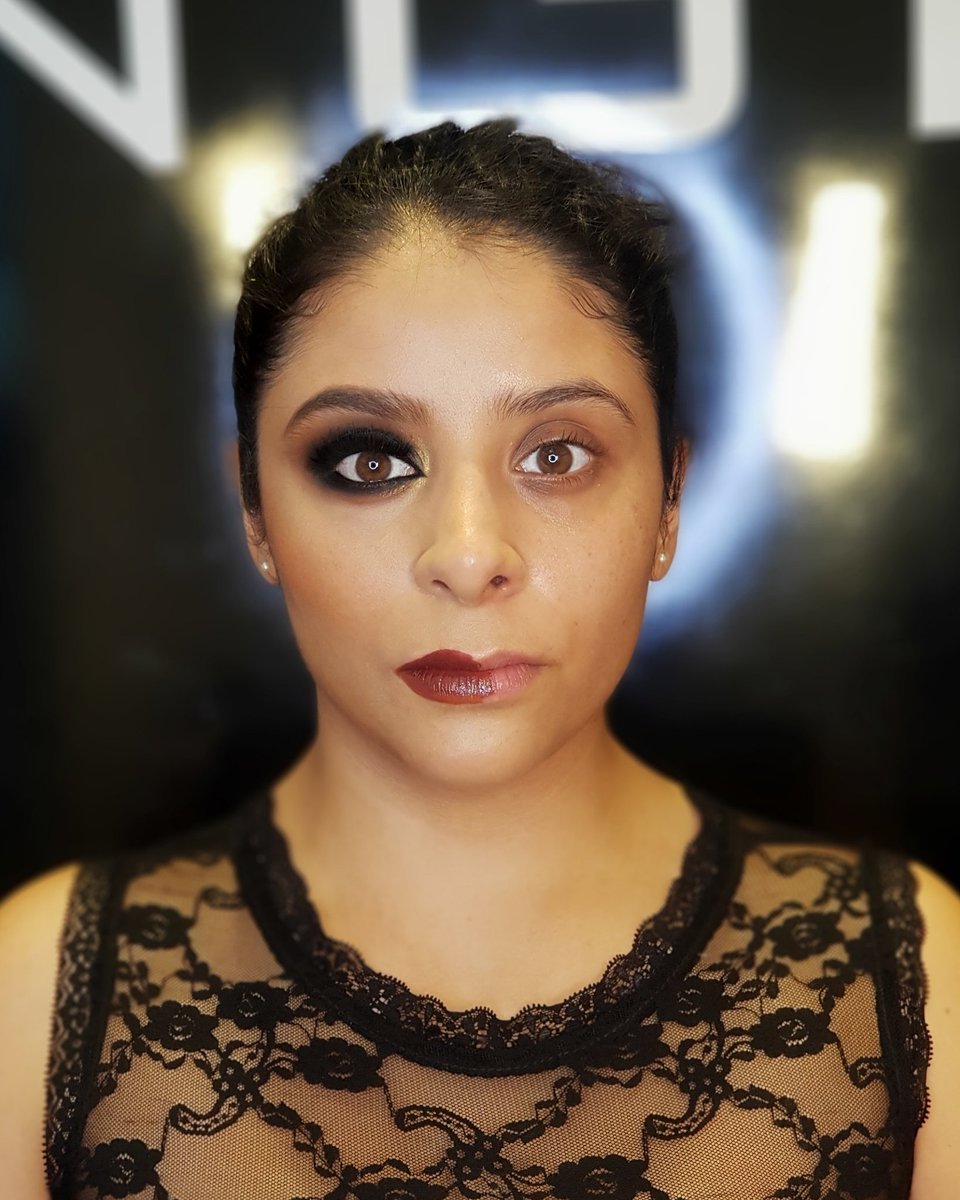 saulhr83's tweet photo. Makeup by me !!!
#smokeyeyes
😍❤
#makeup #makeupart #mujeresreales #drmakeup #maproderm #makeupforever #makeupstore #mac #cosmeticosmx #theartistedit #saulramirezmakeupandhair #saulramirezc https://t.co/jJJ0KyMJua