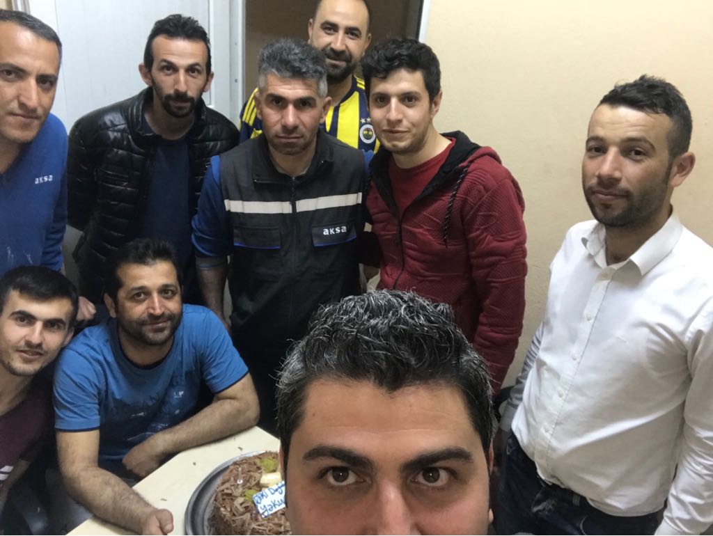 Siverek ilçemizde tüm arkadaşlarımız toplanıp RMS istasyonunu ziyaret ederek arkadasimizin doğum gununu kutlayip hem yanlız olmadığını hemde unutulmadigini ifade ettiler.Cunku biz bir aileyiz.<a href="/AksaSanliurfa/">Aksa Doğalgaz Şanlıurfa</a> #dogalgaz