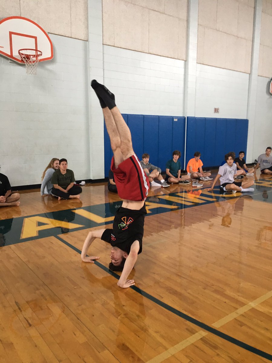 CrossFitMules's tweet photo. Awesome day of cross-curricular work with yoga! @yogakarmasa #AHProfile https://t.co/pjAxorUrMq