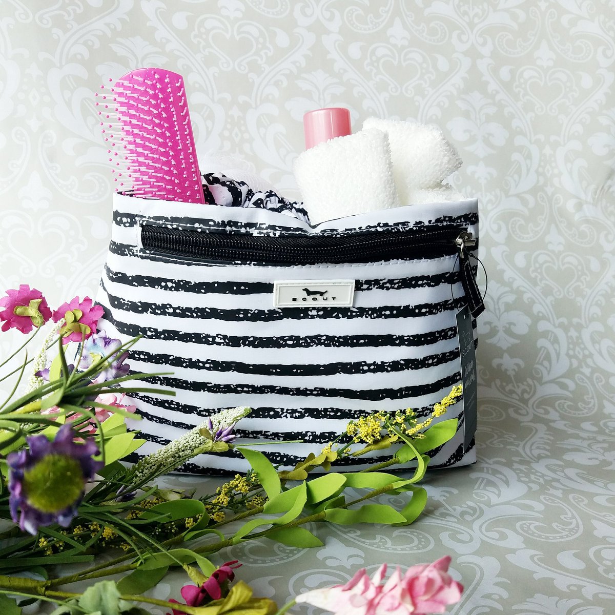 crawfordcollect's tweet photo. Going on a trip? This travel bag from @scoutbags is a great and convenient way for carrying toiletries! #CrawfordCollections https://t.co/5sqgMl7hM5